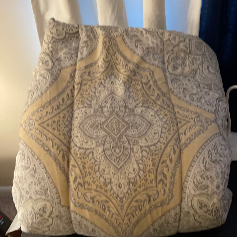 Queen Comforter with Pillow Shams